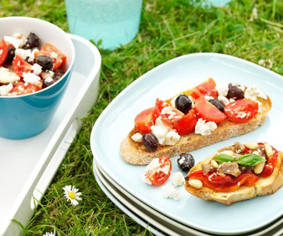 GREEK SALAD BRUSCHETTA